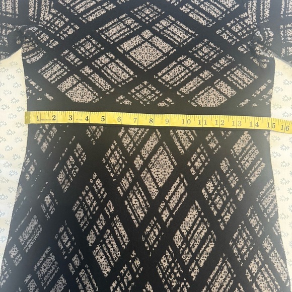 Nina Leonard Black and Tan Plaid Women's Knit Small Dress - Picture 4 of 8